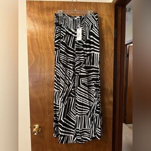 Black and White Geometric Patterned Skirt